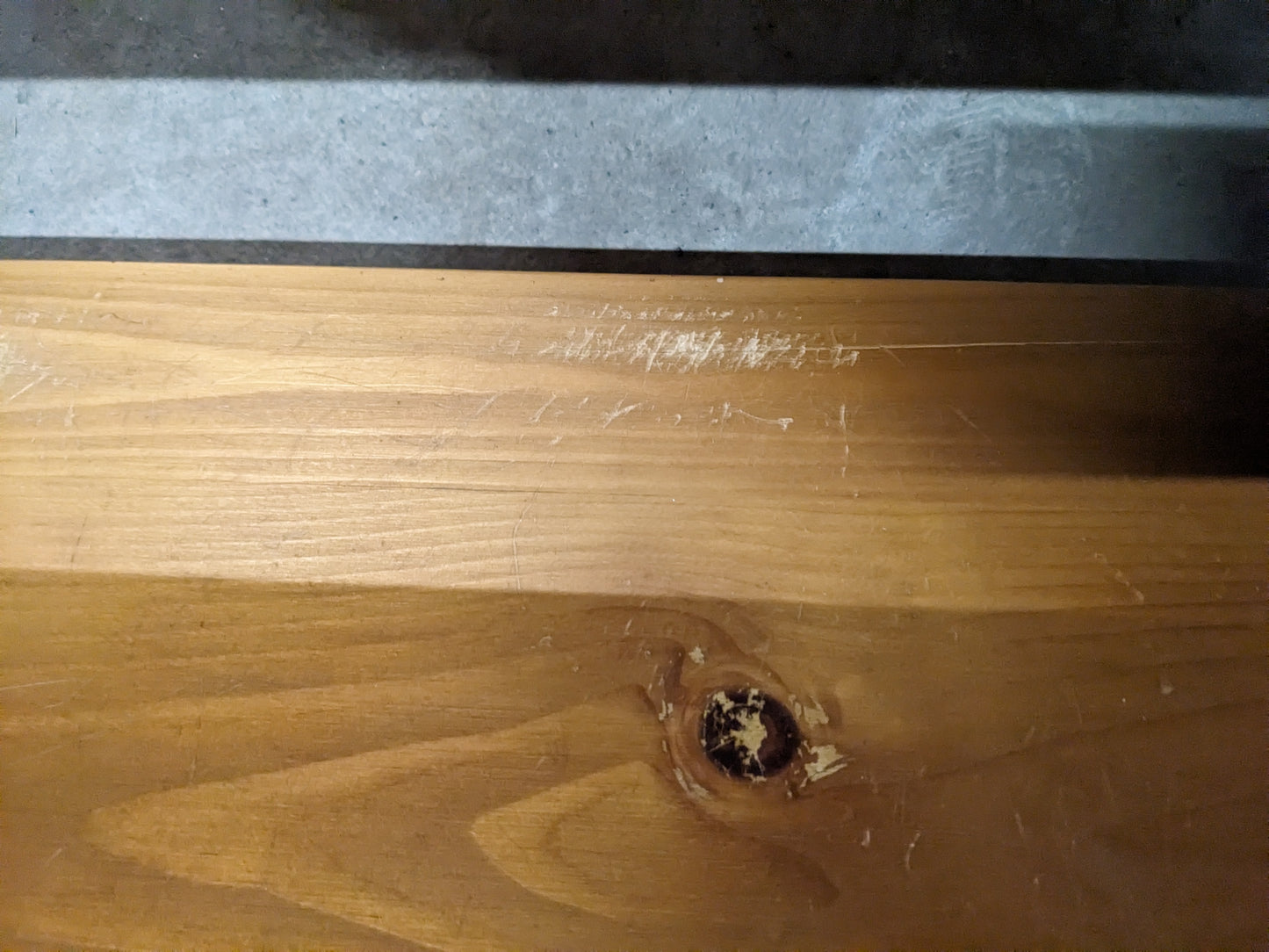 Étagère murale en pin