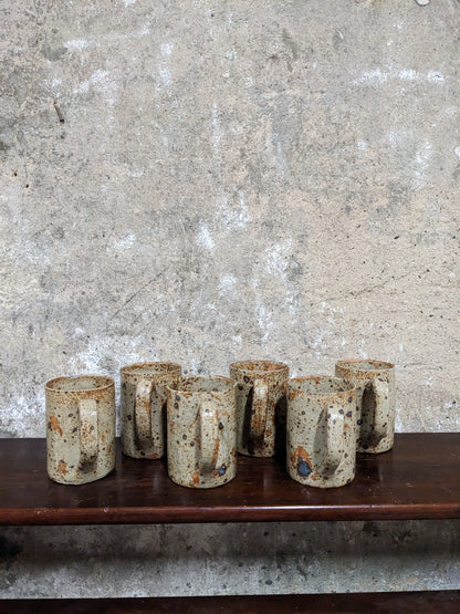 Lot de 6 tasses et un pichet en grès