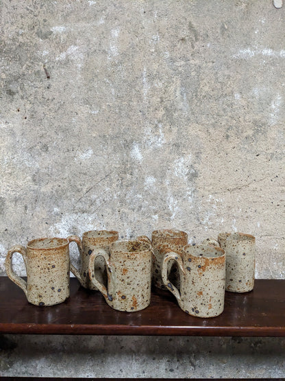 Lot de 6 tasses et un pichet en grès