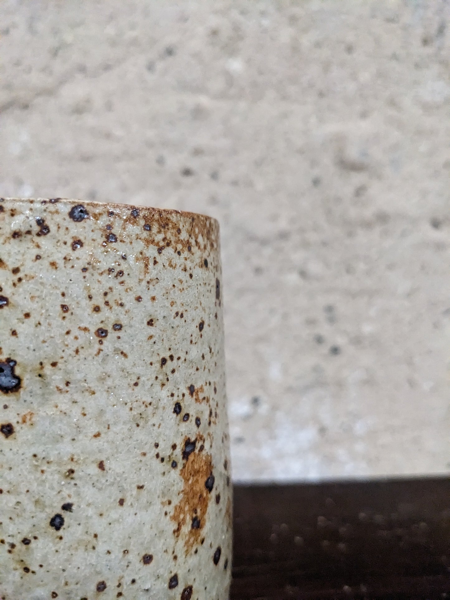 Lot de 6 tasses et un pichet en grès