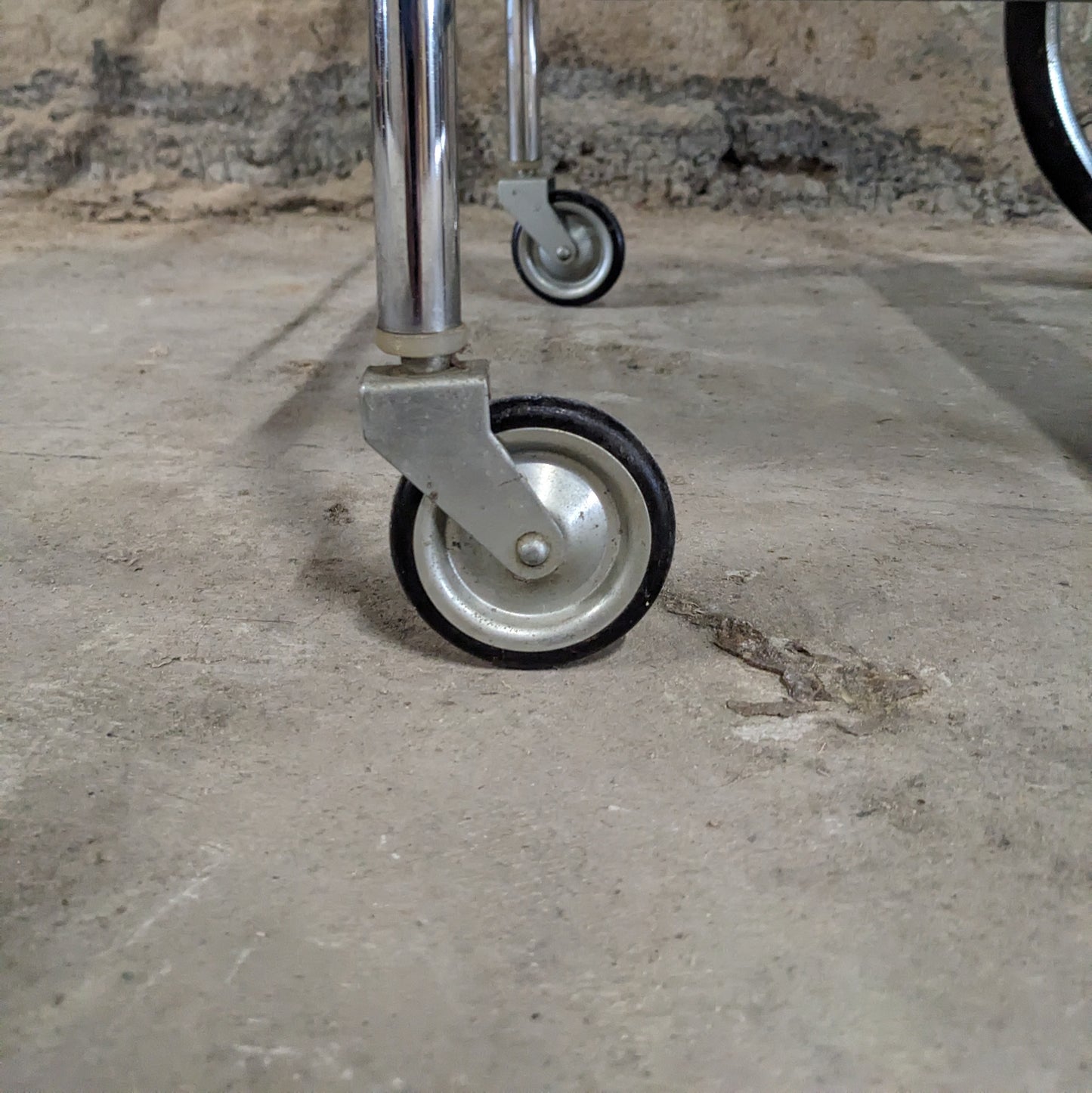 Desserte en métal argenté