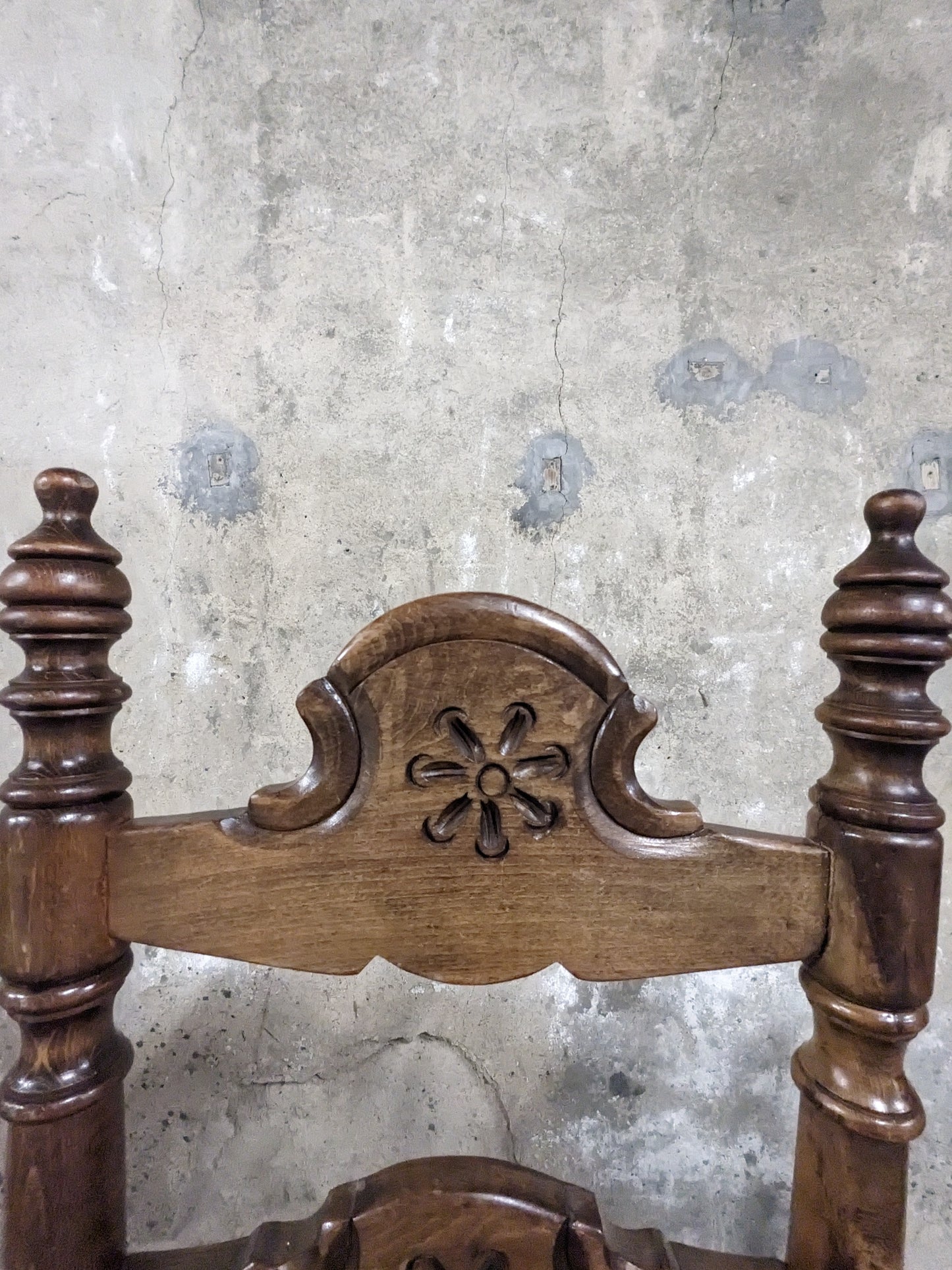 Chaises en bois et paille