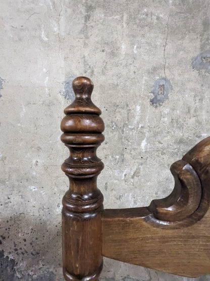 Chaises en bois et paille