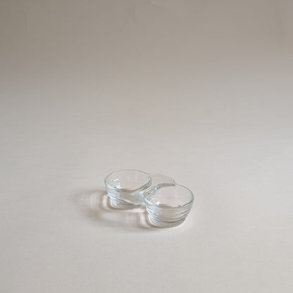 Paire de salières et poivrières en verre