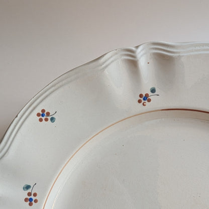 Plat beige petites fleurs