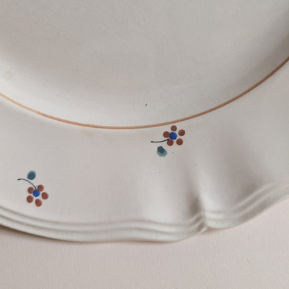 Plat beige petites fleurs