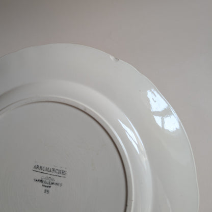 Plat beige petites fleurs