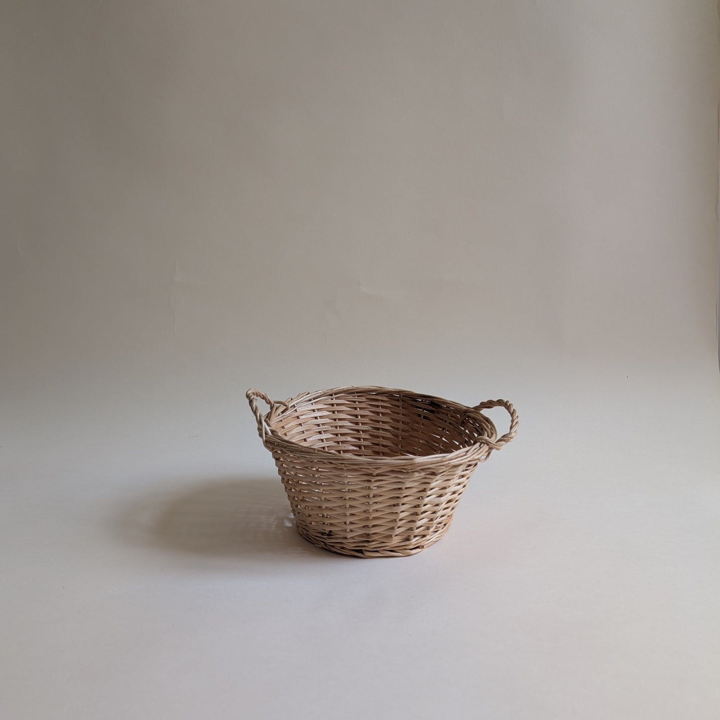 Panier rond en osier bois clair