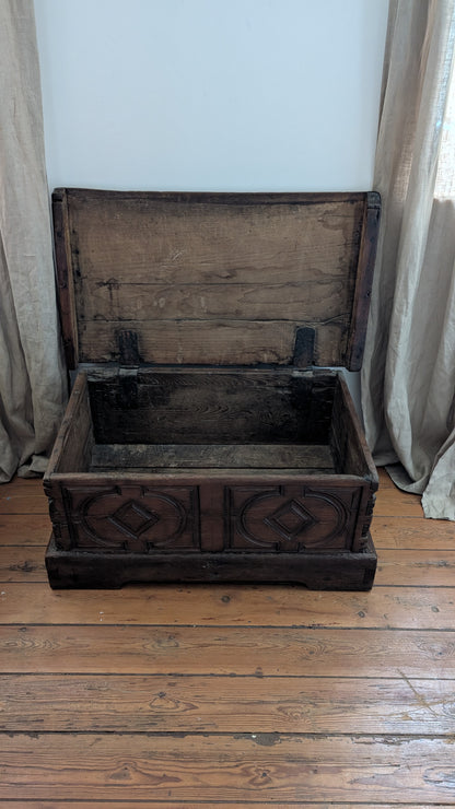 Coffre en bois