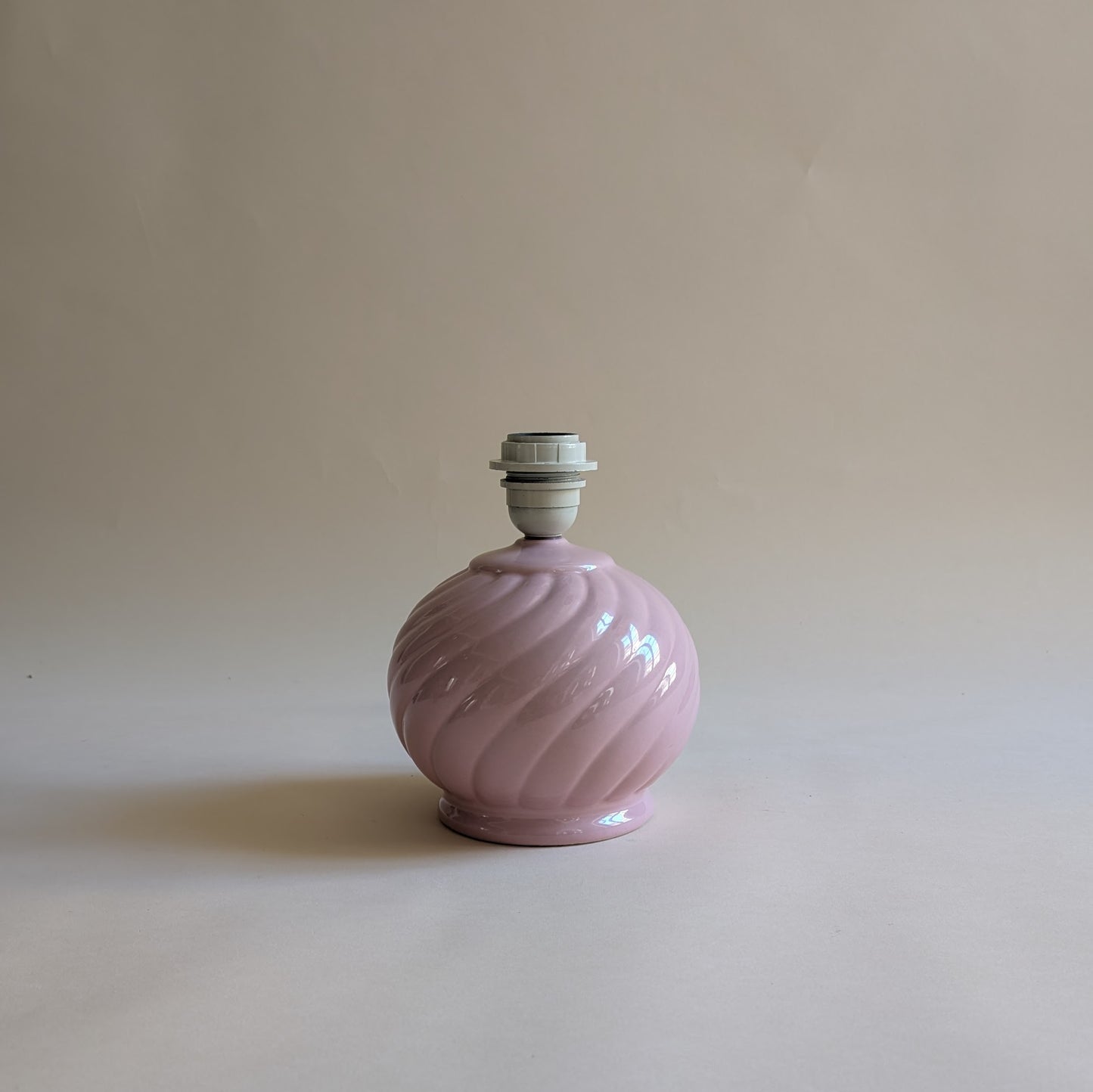 Lampe en céramique rose bonbon