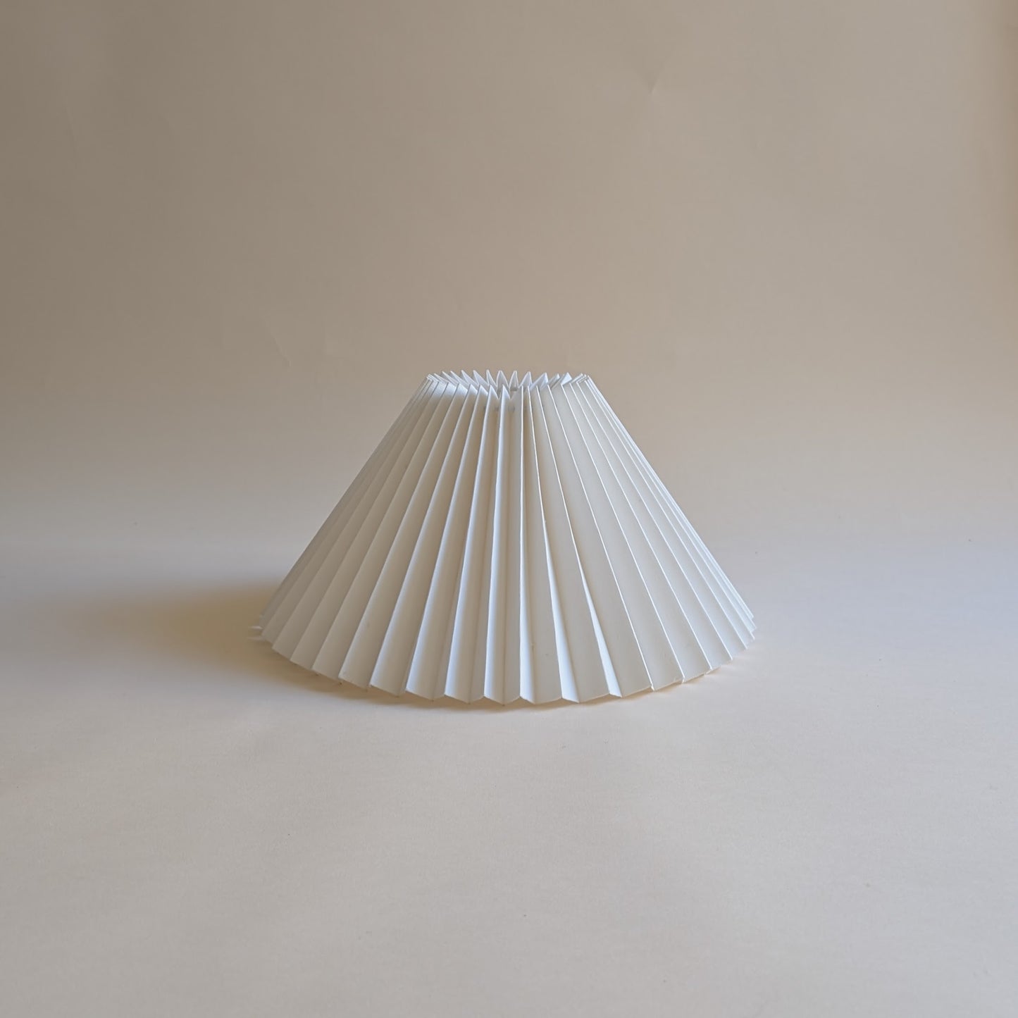 Lampe en céramique rose bonbon