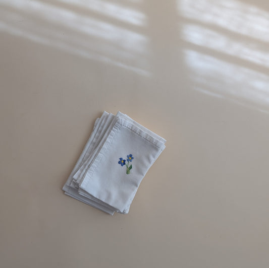 8 SERVIETTES BRODÉES