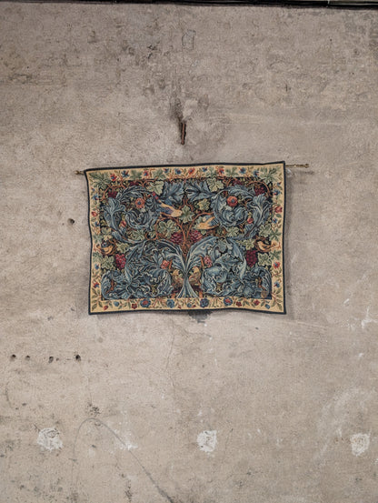 Tapisserie Vignes et Acanthes d'après William Morris en points des Meurins