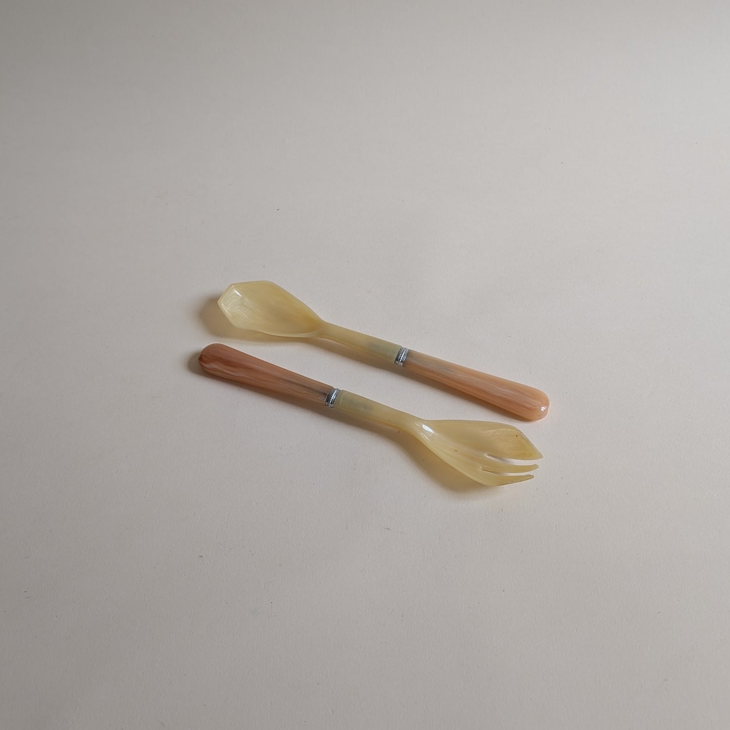 Couverts de service en plastique