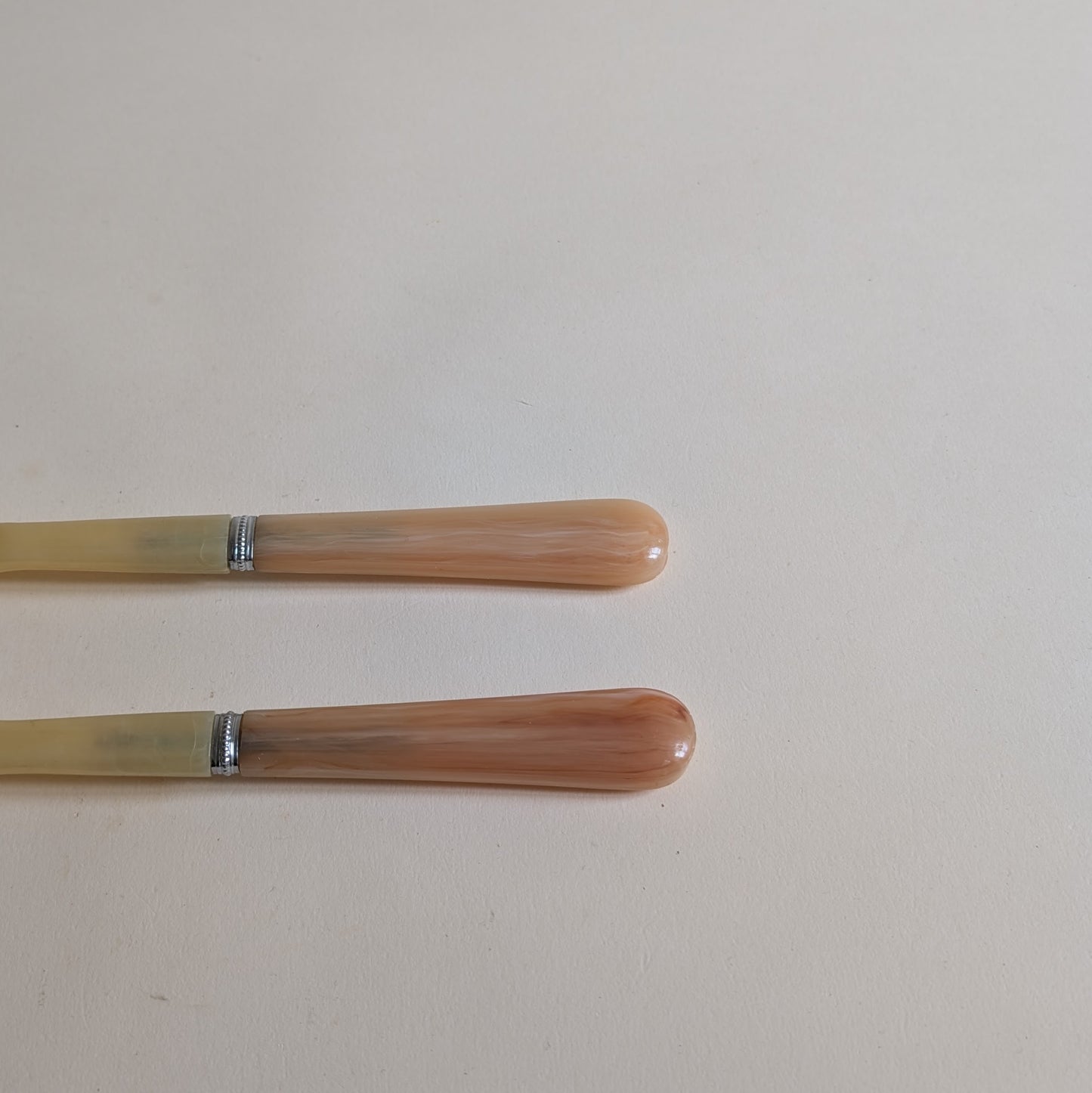 Couverts de service en plastique