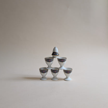 Ensemble petit-déjeuner composé de 5 coquetiers