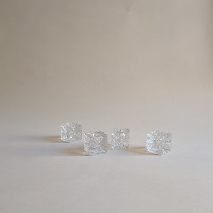 Ensemble de 4 bougeoirs en verre ciselé