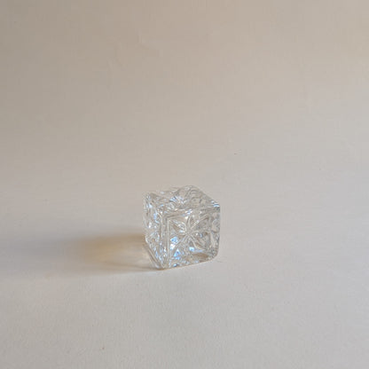 Ensemble de 4 bougeoirs en verre ciselé