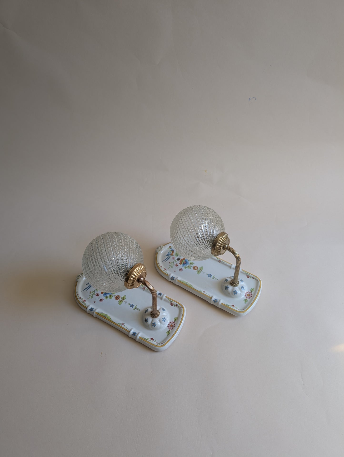 Appliques murales en céramique