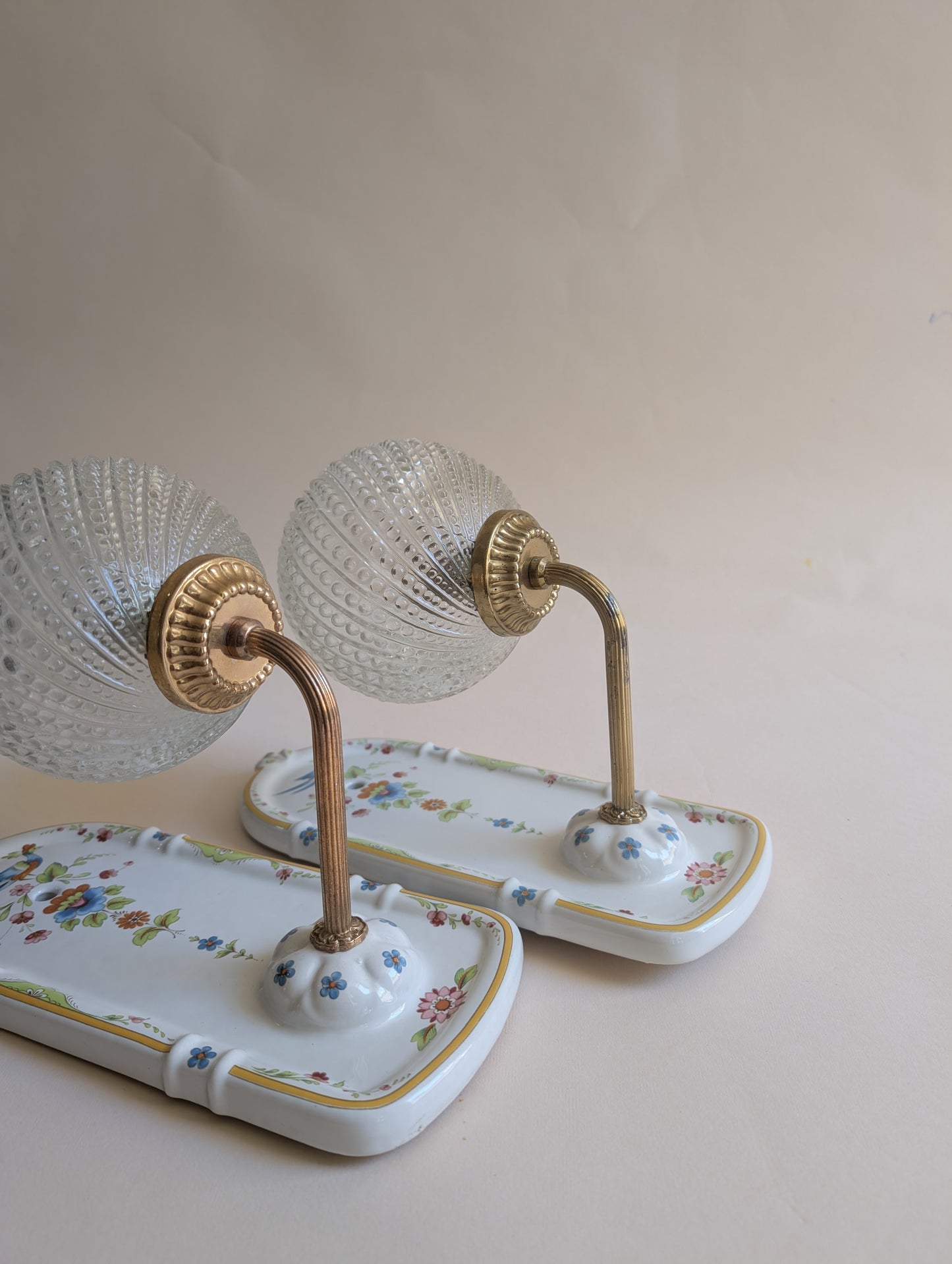 Appliques murales en céramique