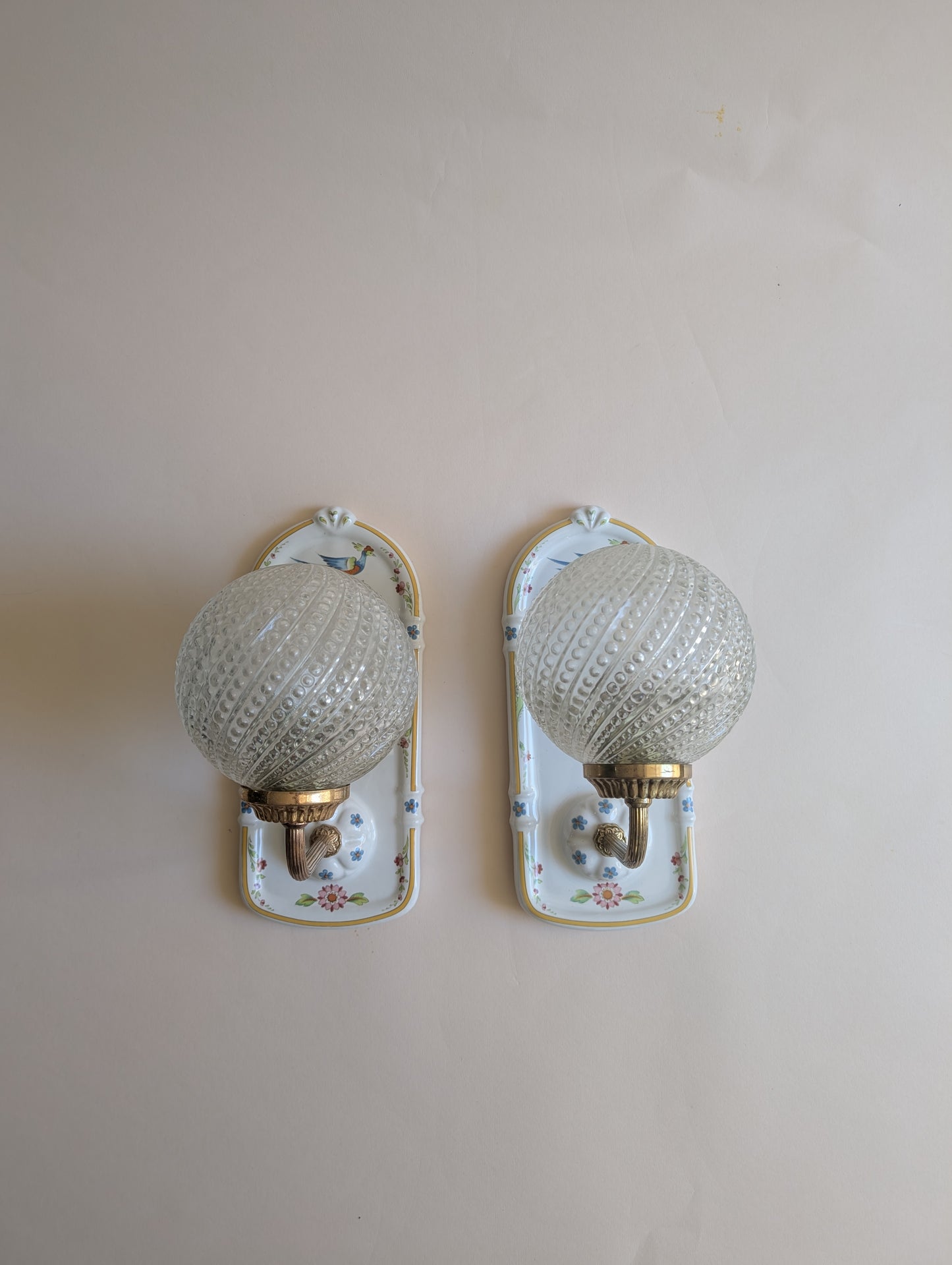 Appliques murales en céramique