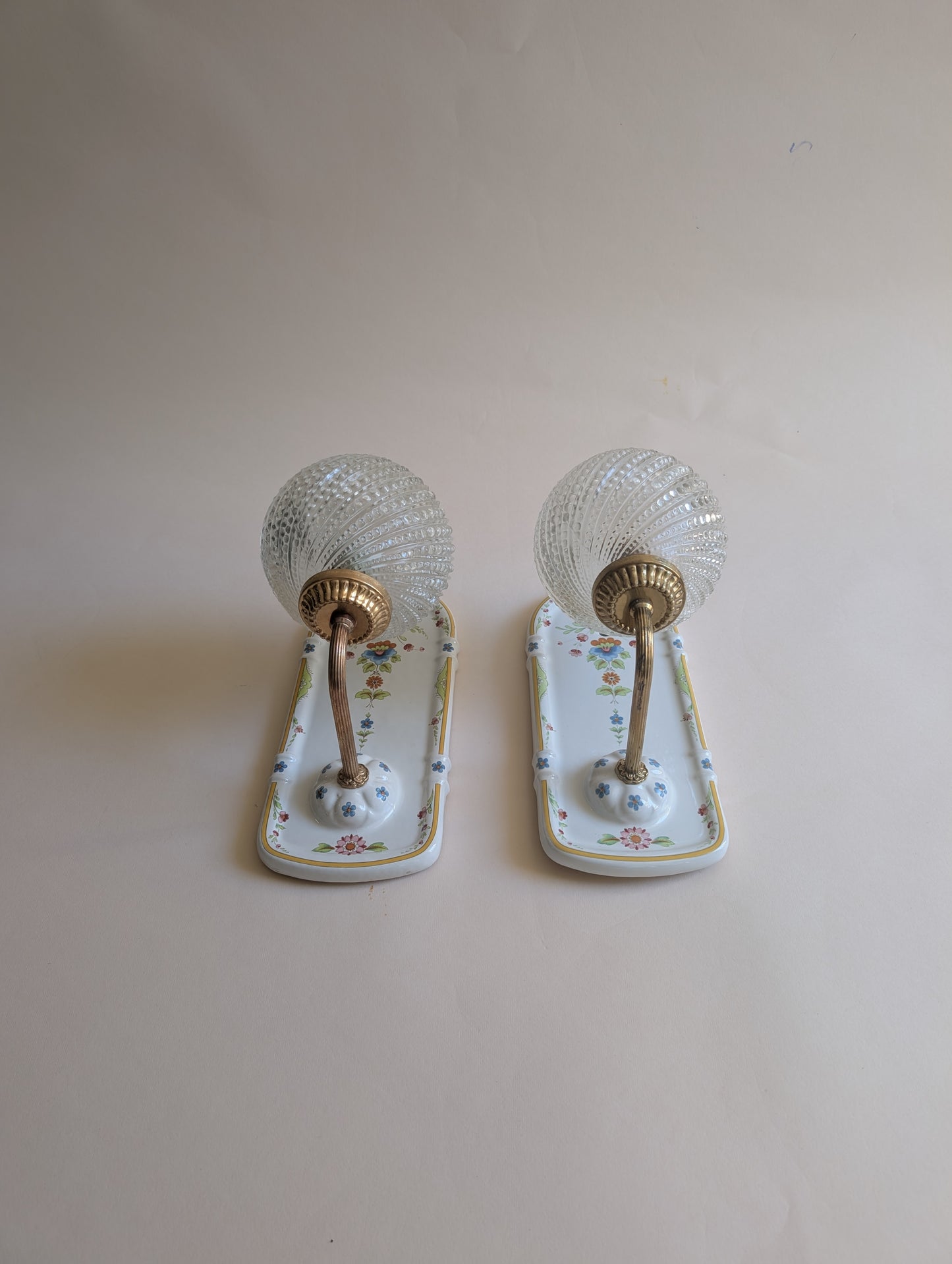 Appliques murales en céramique