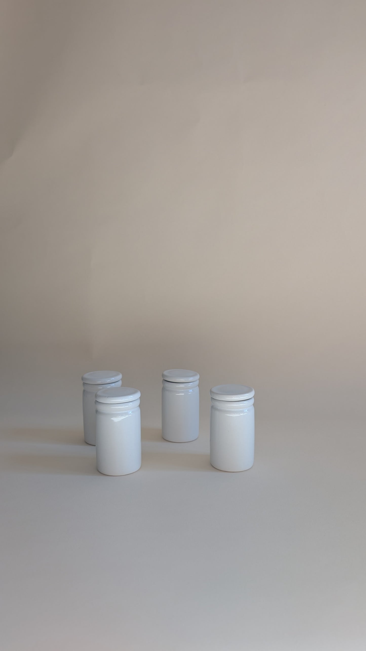 Ensemble de 4 petits pots à pharmacie en céramique