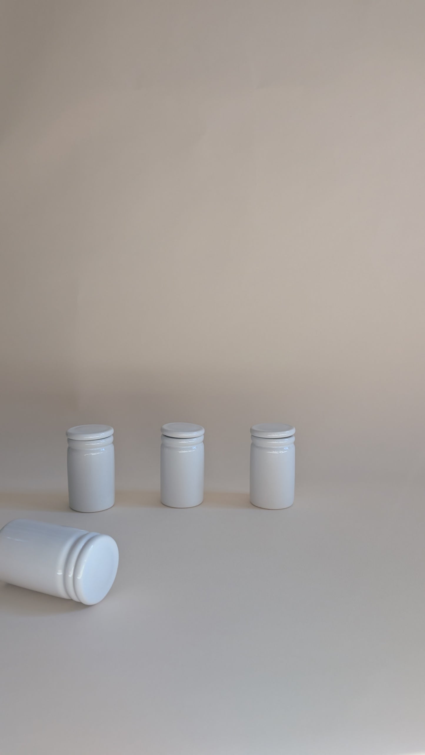 Ensemble de 4 petits pots à pharmacie en céramique