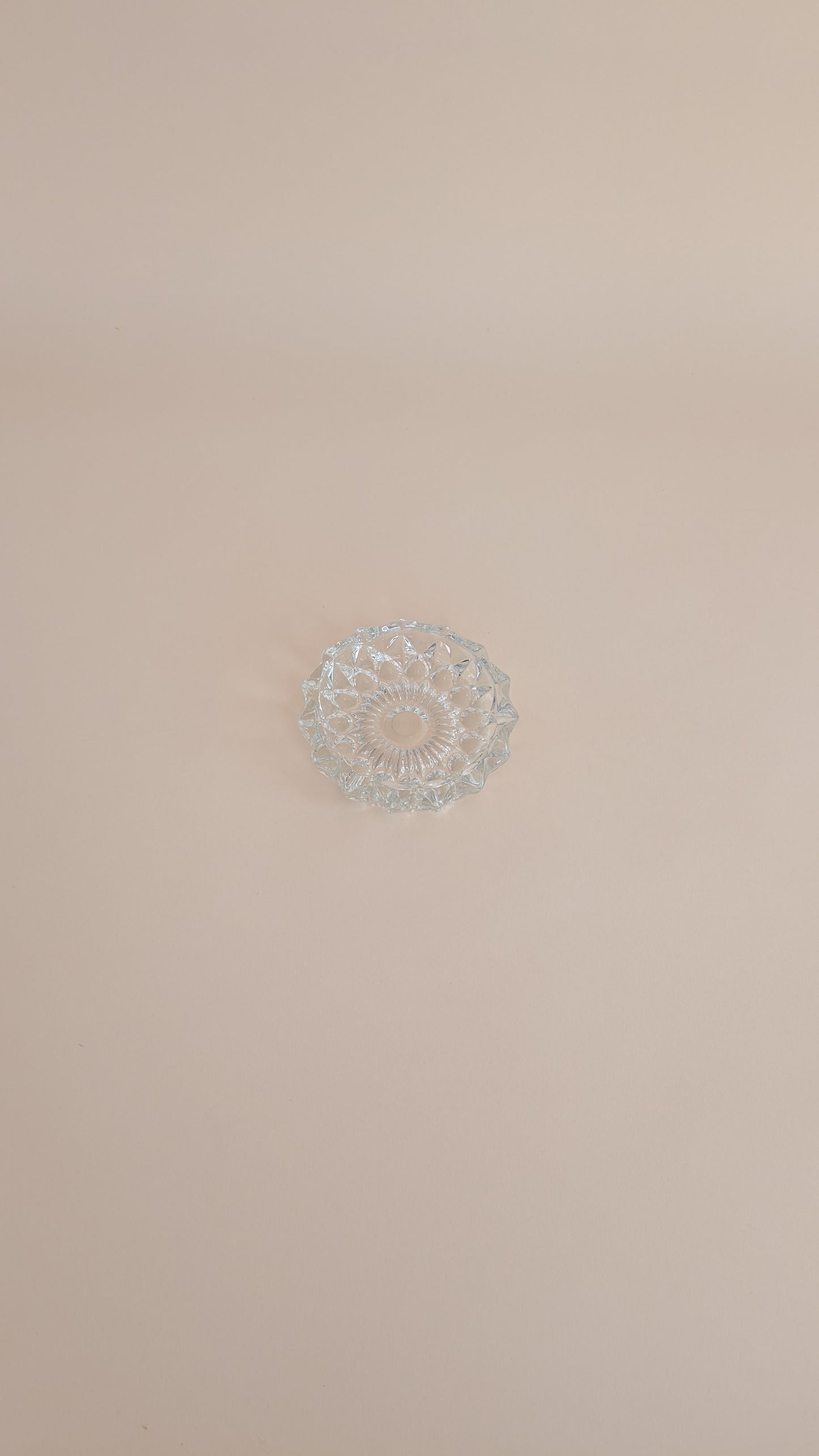 Cendrier rond en verre ciselé