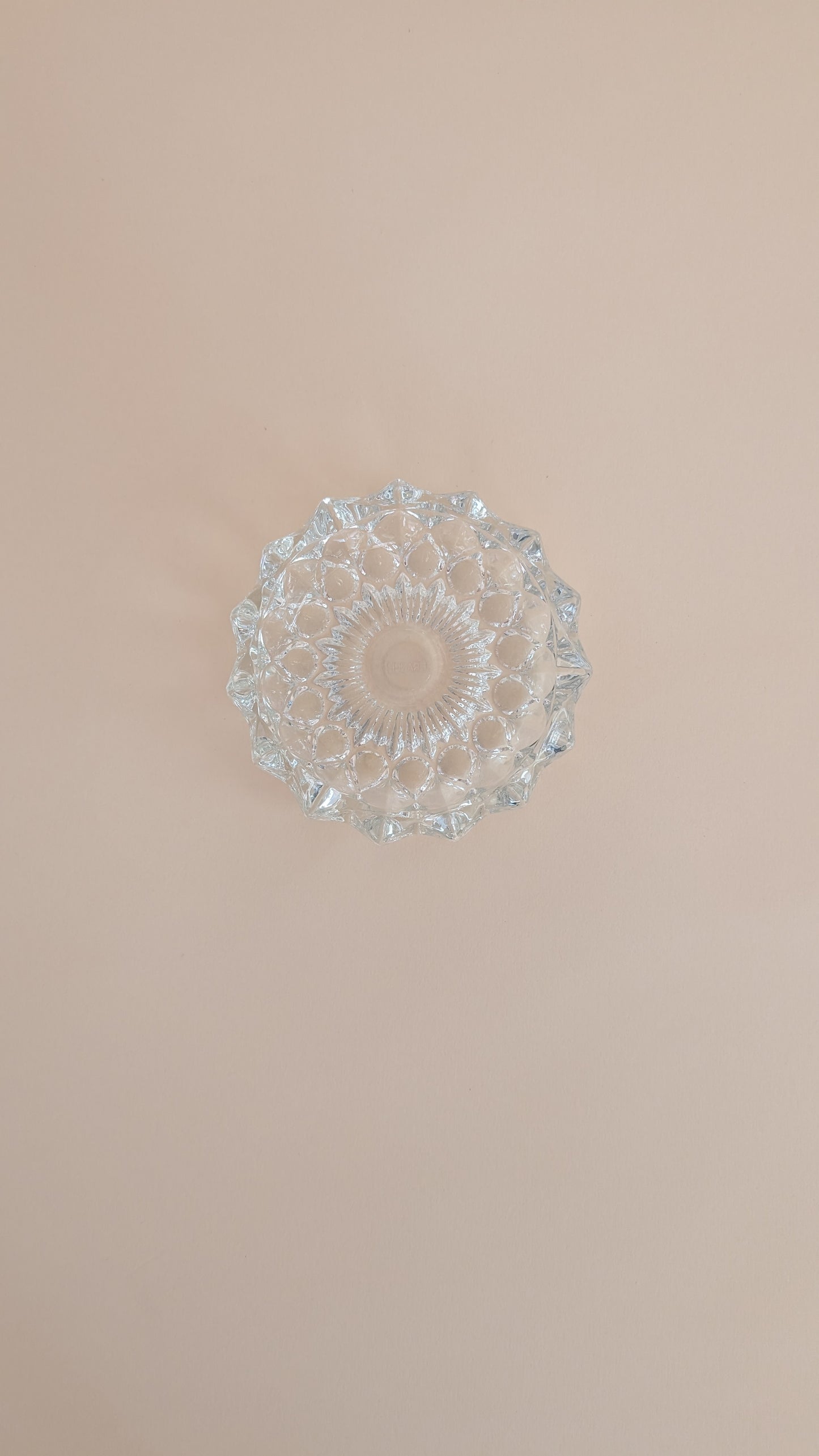 Cendrier rond en verre ciselé