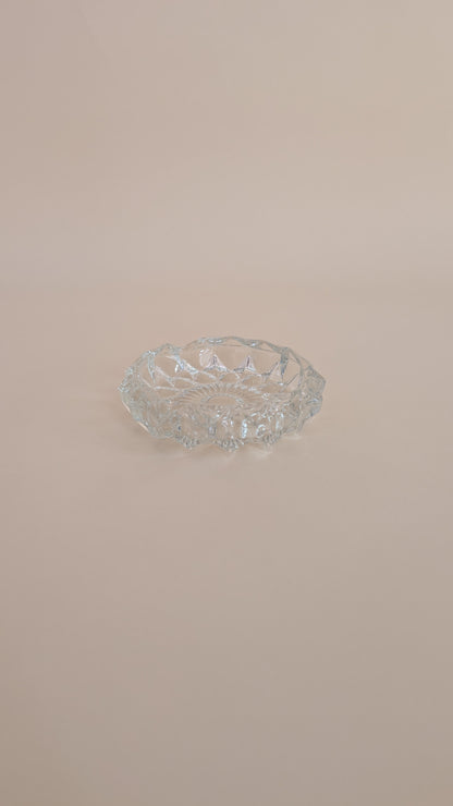 Cendrier rond en verre ciselé