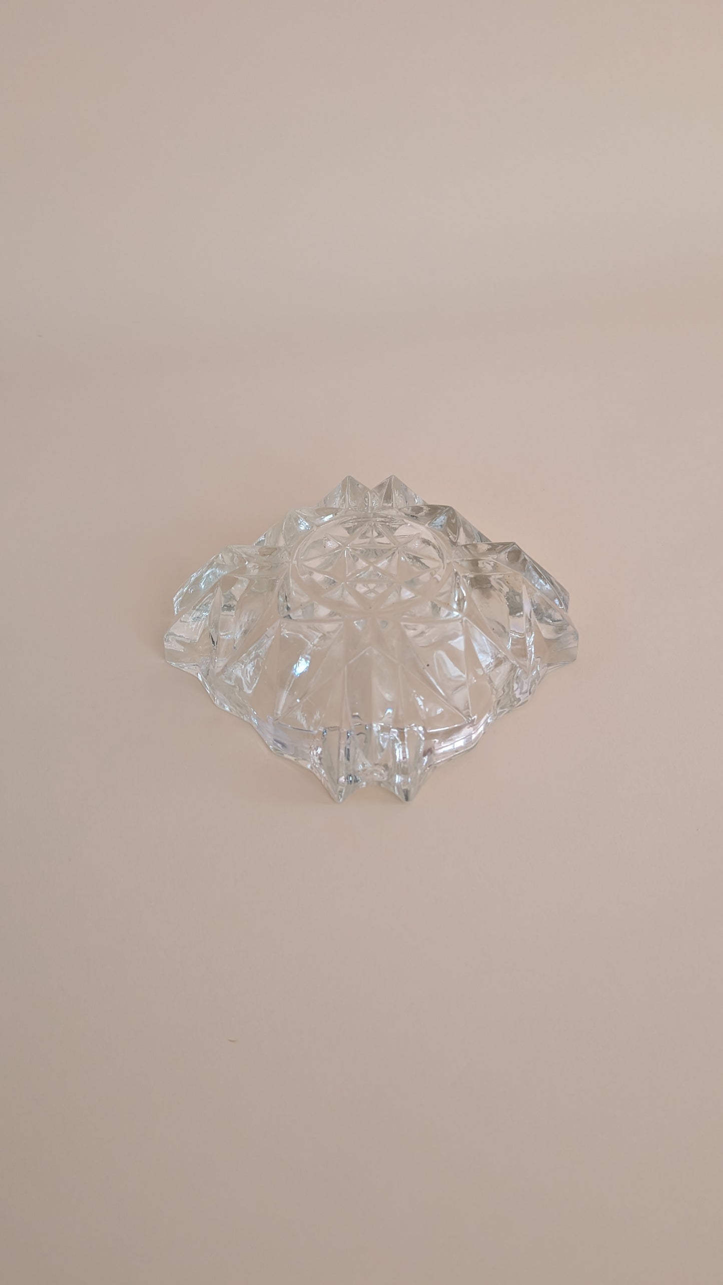 Cendrier carré en verre ciselé