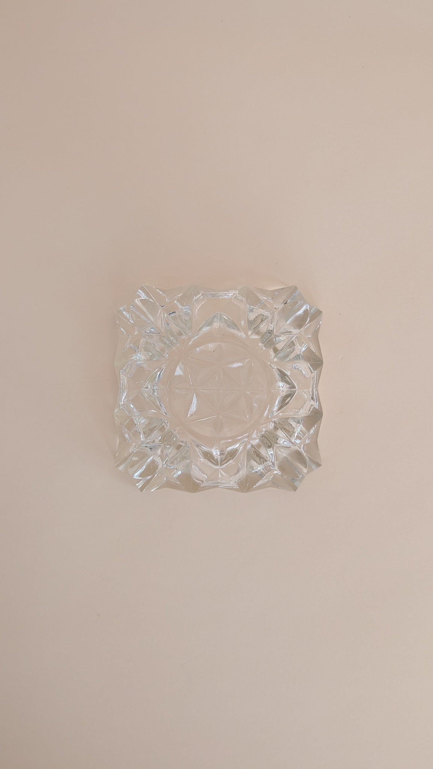 Cendrier carré en verre ciselé
