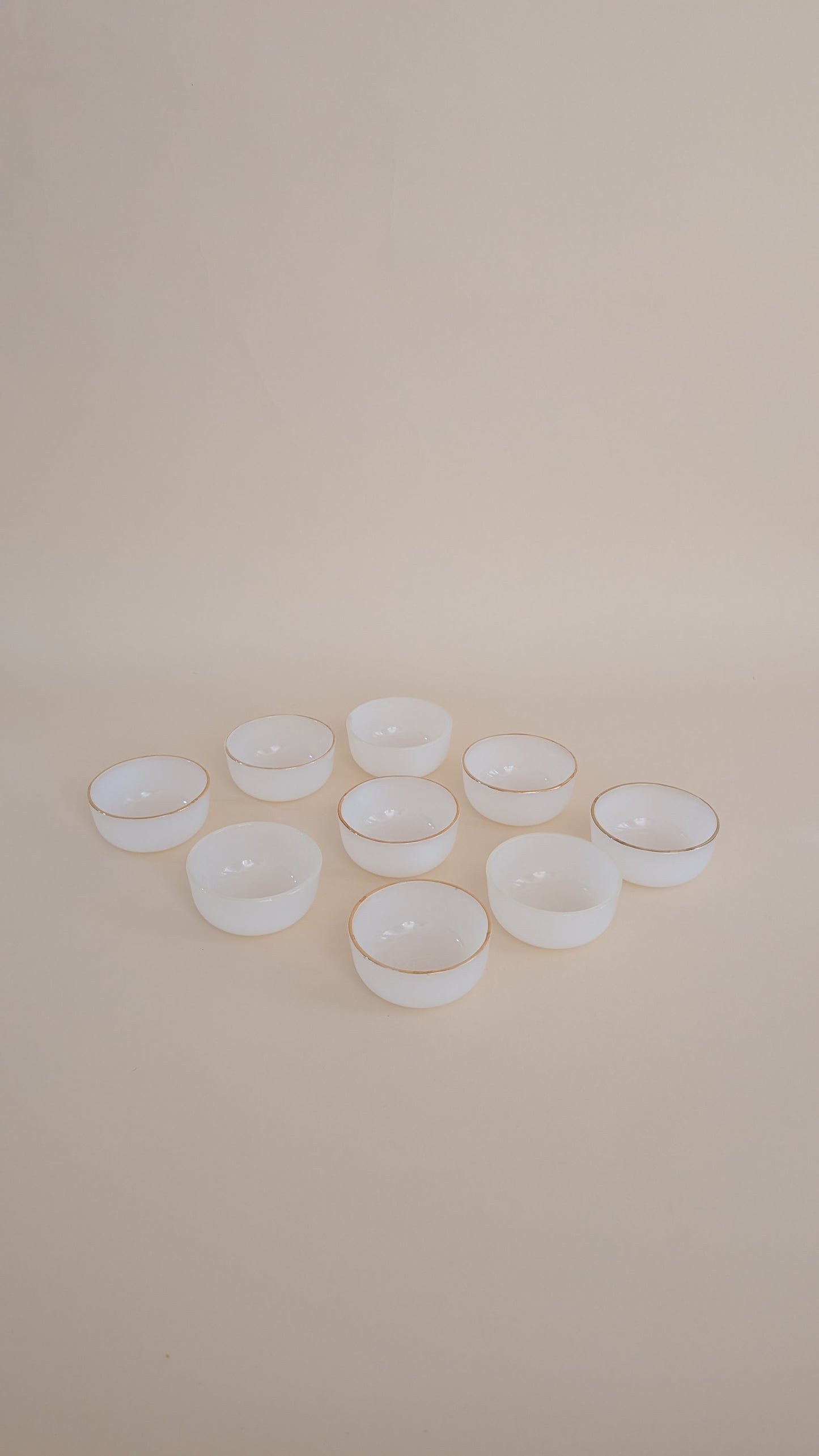 Ensemble de 9 coupelles, huile lesieur