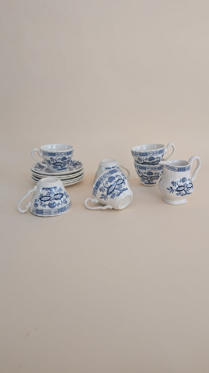 Ensemble de 6 tasses à café et son pot à lait
