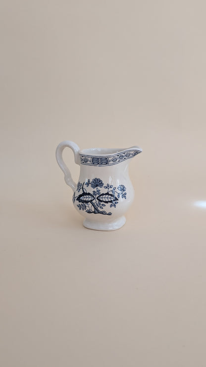 Ensemble de 6 tasses à café et son pot à lait