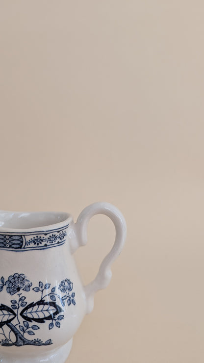 Ensemble de 6 tasses à café et son pot à lait