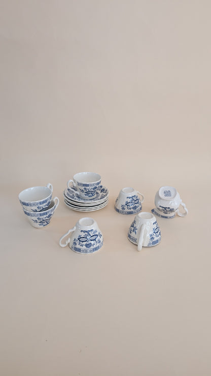 Ensemble de 6 tasses à café et son pot à lait