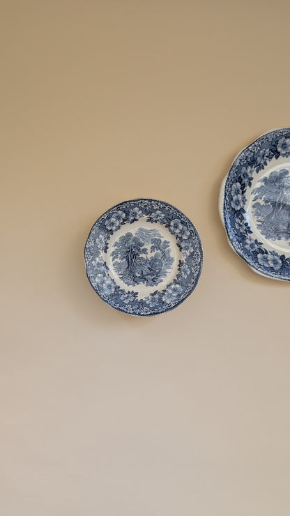 Assiettes à dessert et plat
