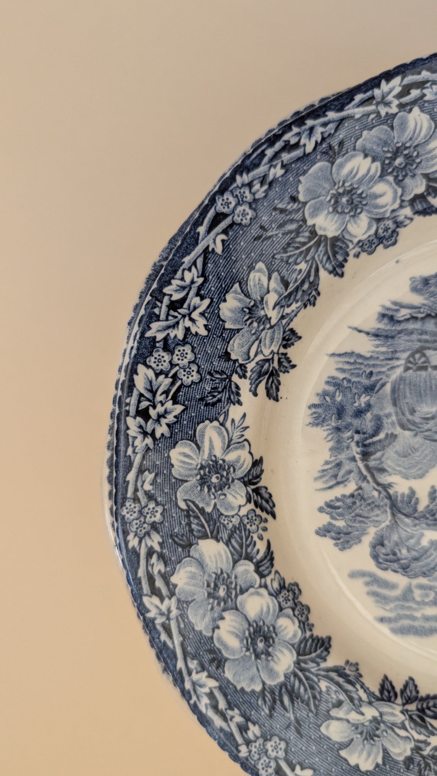 Assiettes à dessert et plat