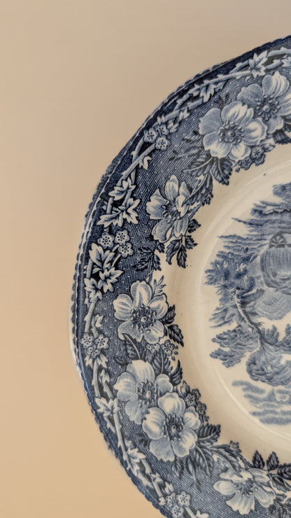 Assiettes à dessert et plat