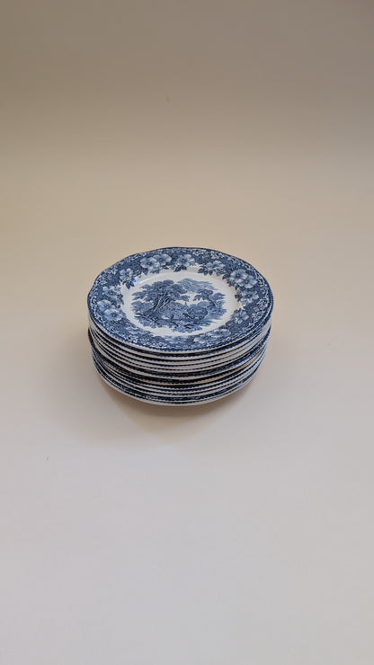 Assiettes à dessert et plat