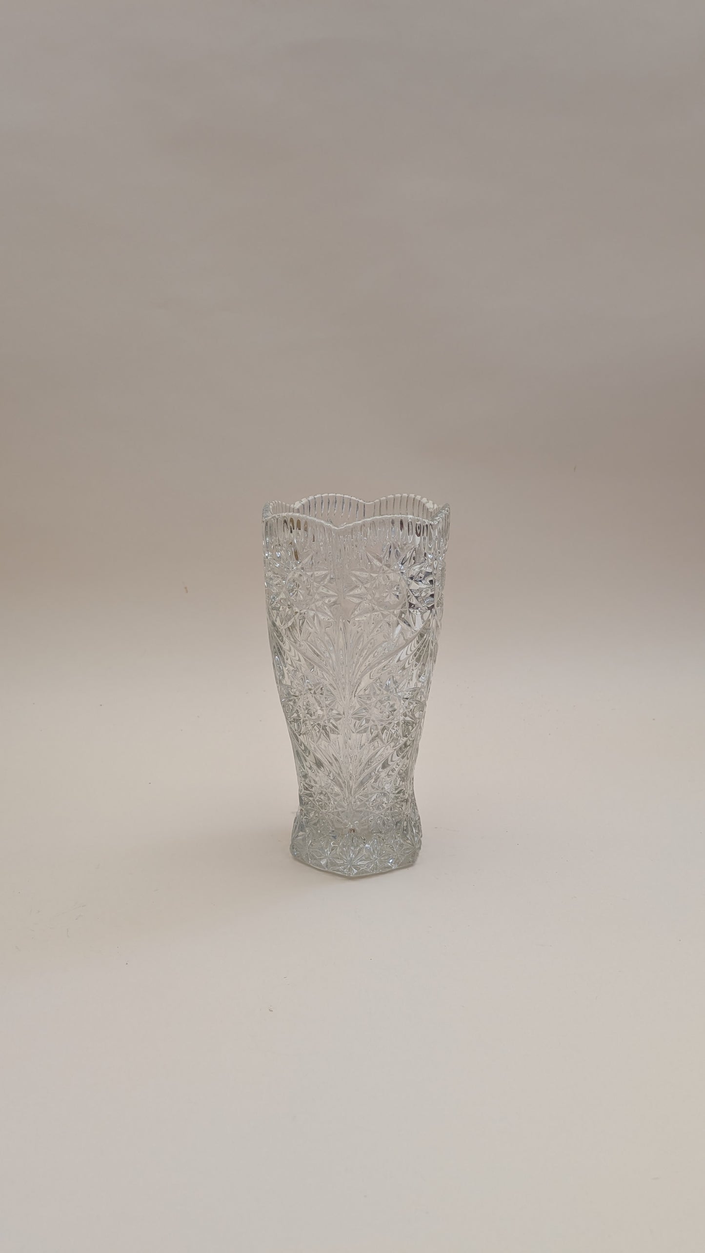 Vase en verre ciselé