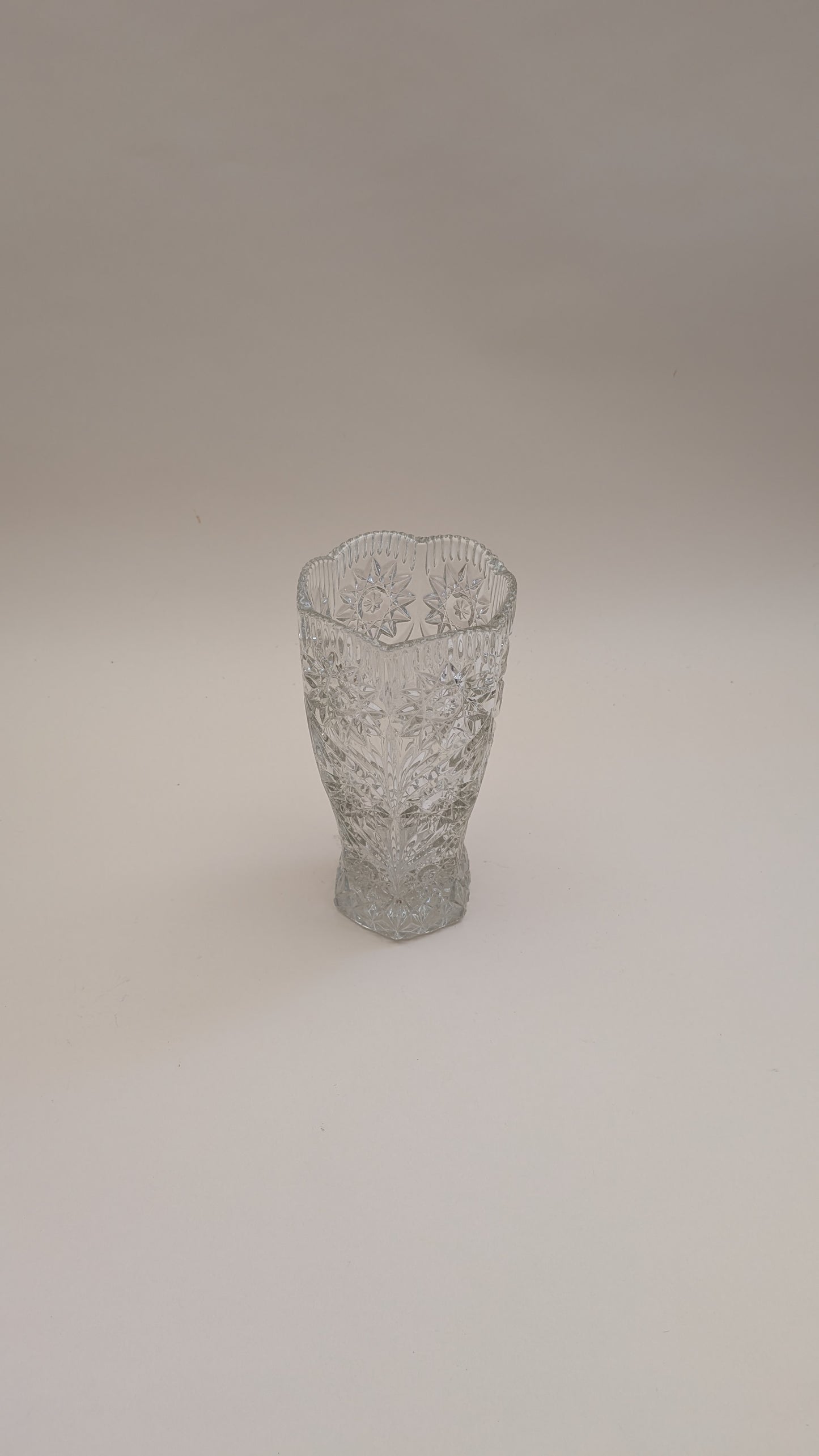 Vase en verre ciselé