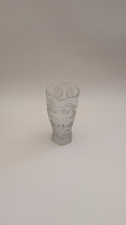 Vase en verre ciselé