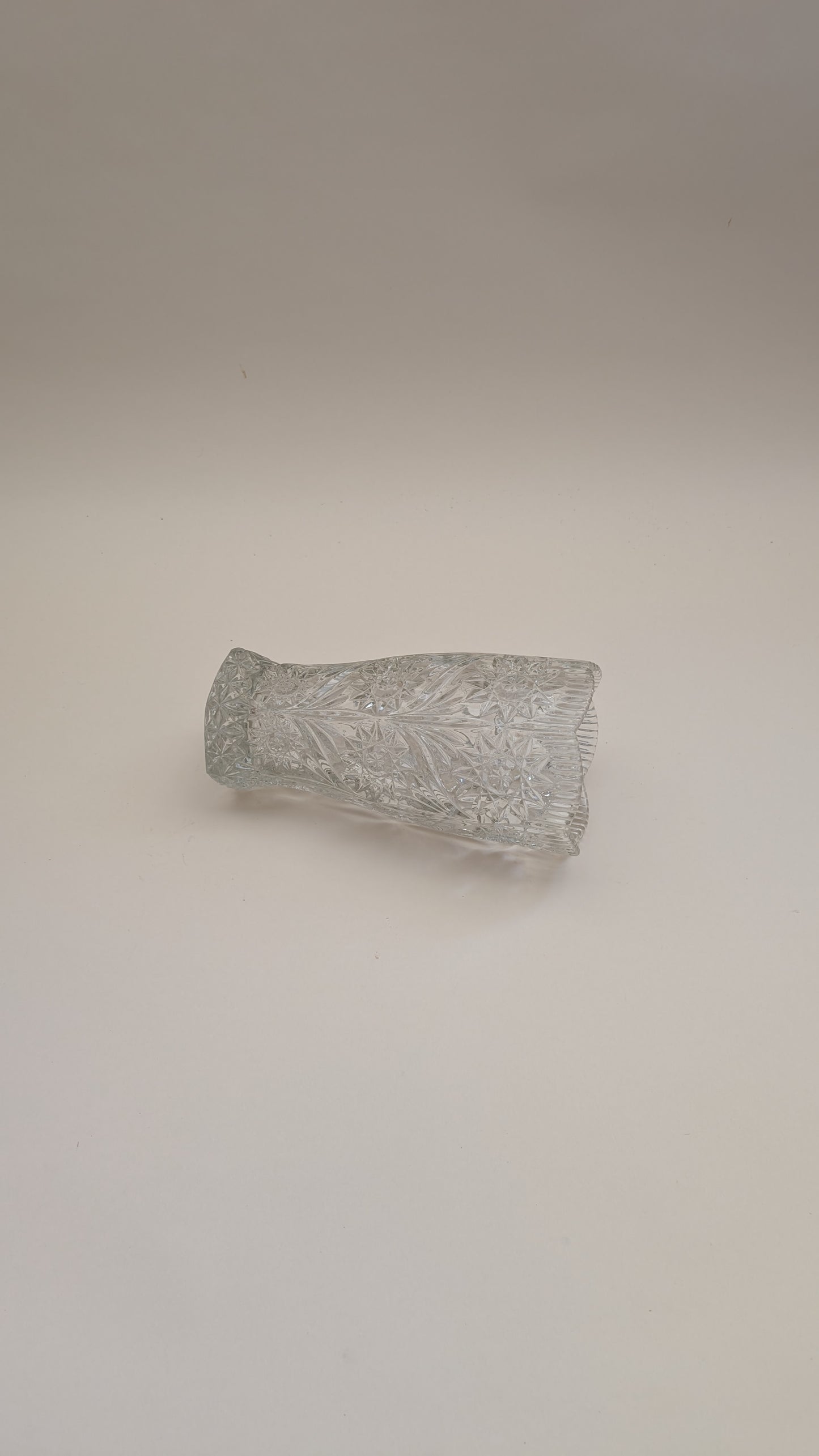 Vase en verre ciselé