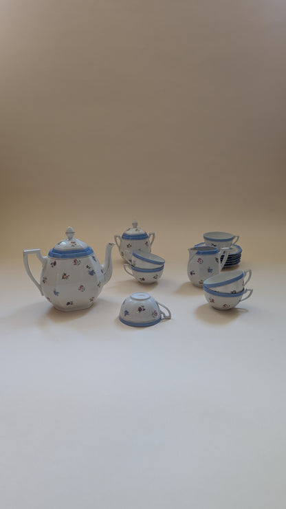 Service à thé, 6 tasses et 11 coupelles