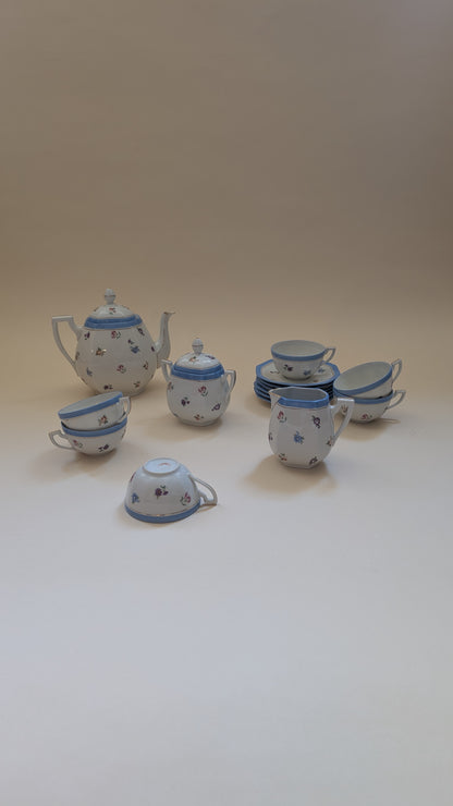 Service à thé, 6 tasses et 11 coupelles