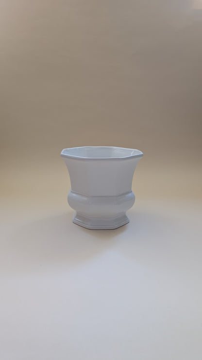 Cache-pot en céramique blanche