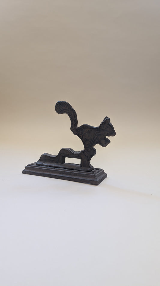 CASSE-NOIX ÉCUREUIL